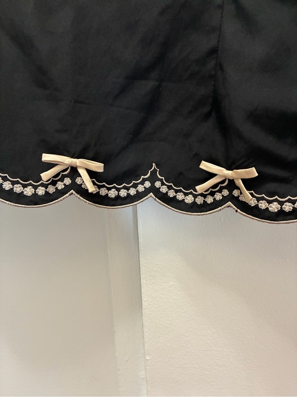 RARE Vintage Odette Anthropologie Black Silk Sleeveless Blouse w/ Bows - Picture 4 of 6